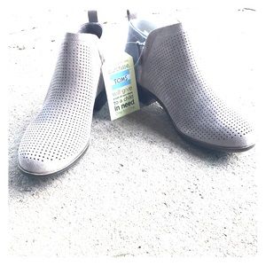 Toms NWT booties Desert taupe size 9